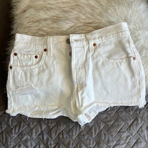 High waisted white denim cut off shorts by Levi’s. Size 26